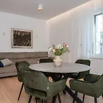 Situs Apartament
