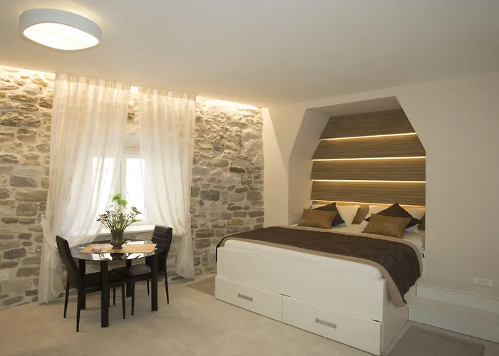 Situs Apartment Split