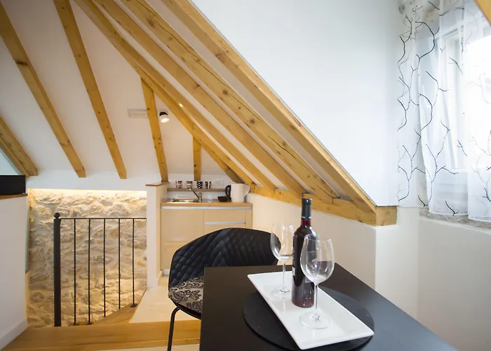 Apartment Situs Split