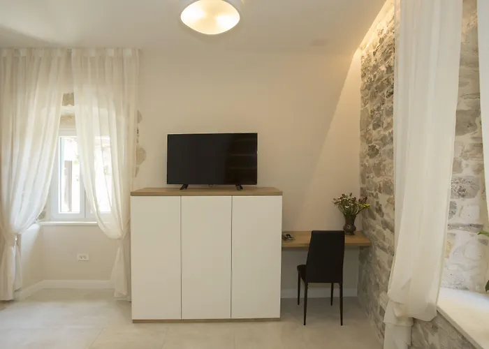 Apartment Situs Split