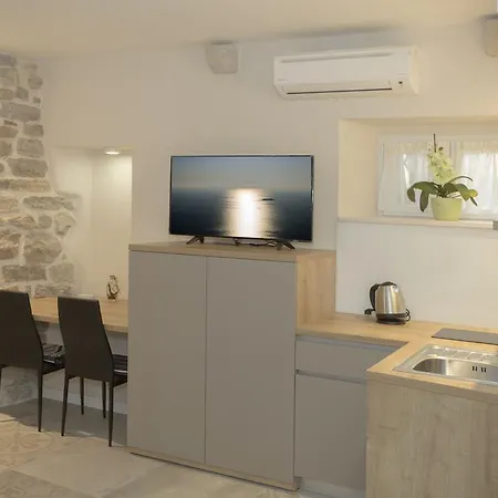 Apartment Situs Split