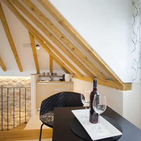 Apartment Situs Split