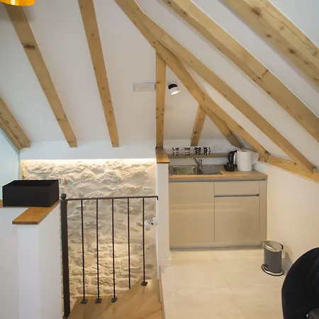 Apartment Situs Split