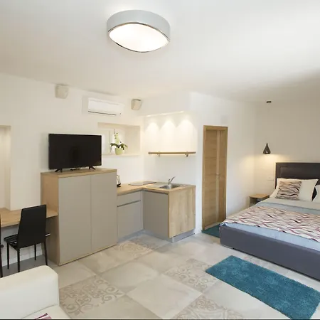 Situs Apartment Split