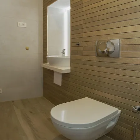 Situs Apartment Split