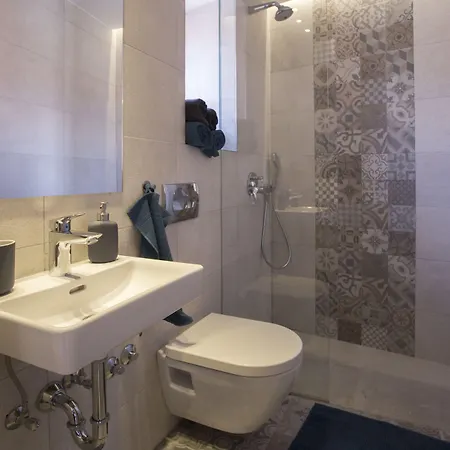 Situs Apartment Split