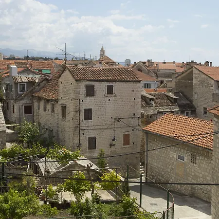 Apartment Situs Split