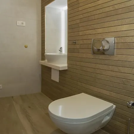 Apartment Situs Split