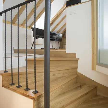 Apartment Situs Split