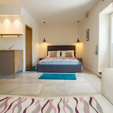 Apartment Situs Split