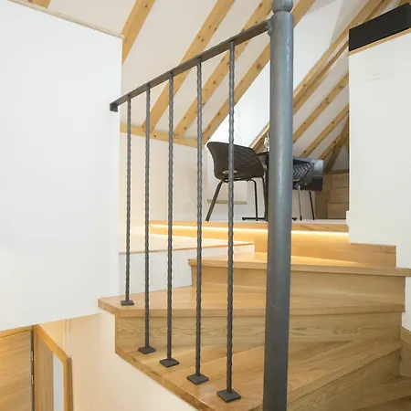 Situs Apartment Split