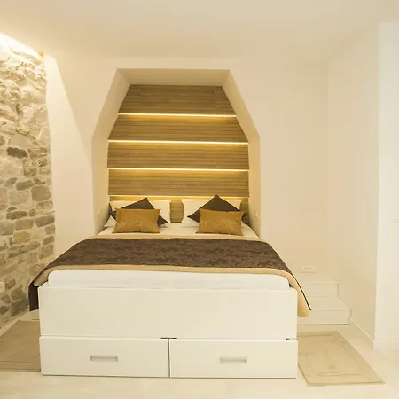 Apartment Situs Split