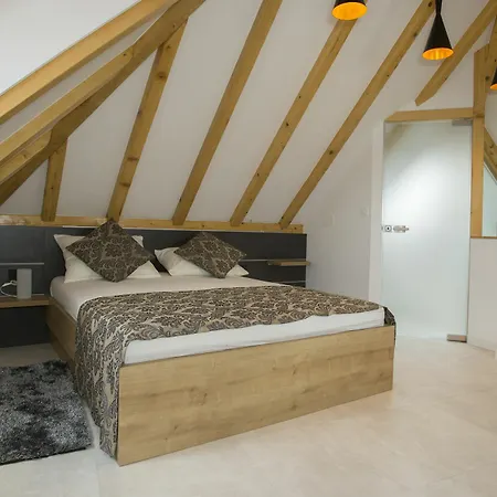 Apartment Situs Split