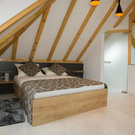 Apartment Situs Split