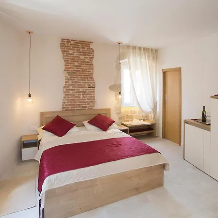 Apartment Situs Split