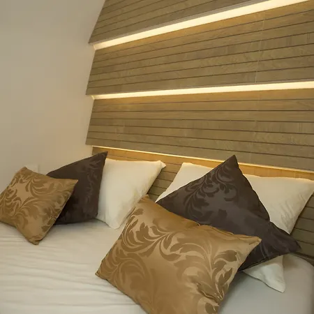 Apartment Situs Split